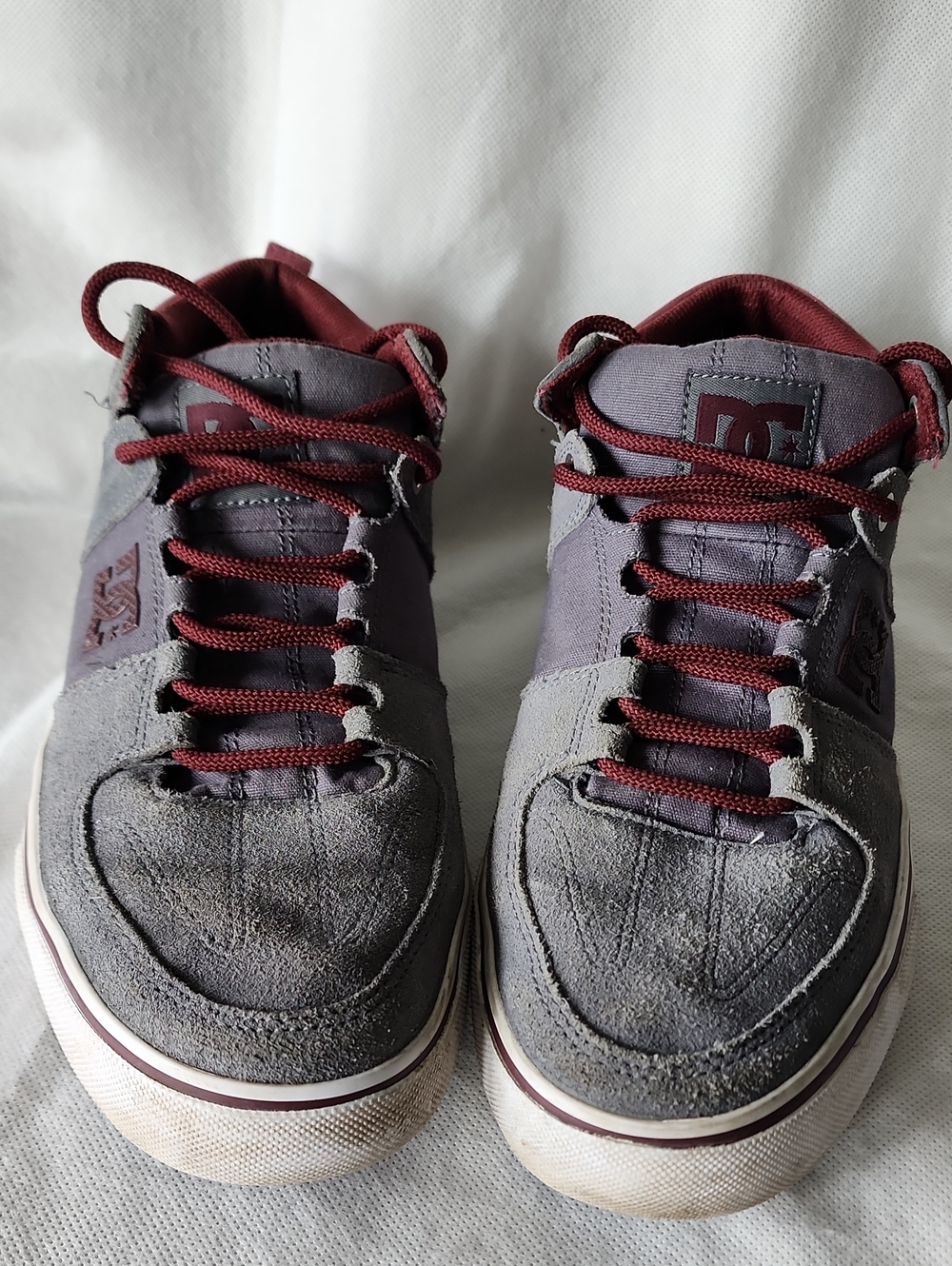 DC Men's Gray and Burgundy Skate Shoes Size 9
